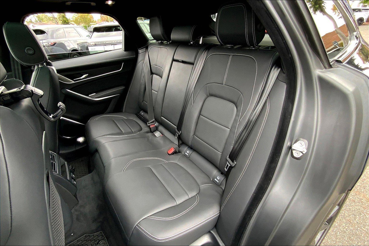 New 2025 Jaguar F-PACE R-Dynamic S image 11