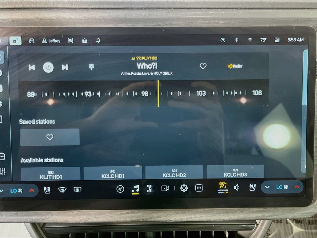 Used 2024 Rivian R1S Adventure AWD/4WD image 18