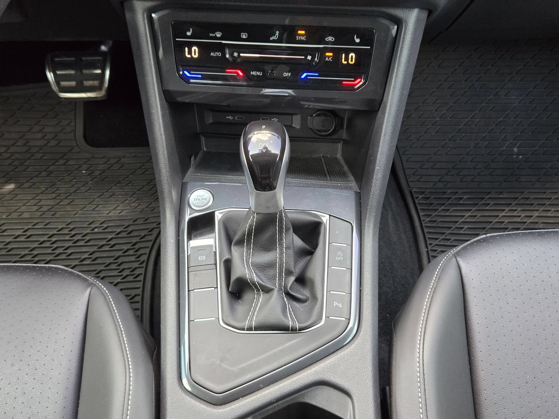 Used 2024 Volkswagen Tiguan SE R-Line FWD image 19