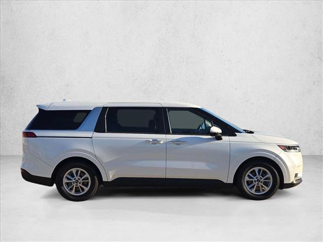Used 2022 Kia Carnival LX FWD image 4