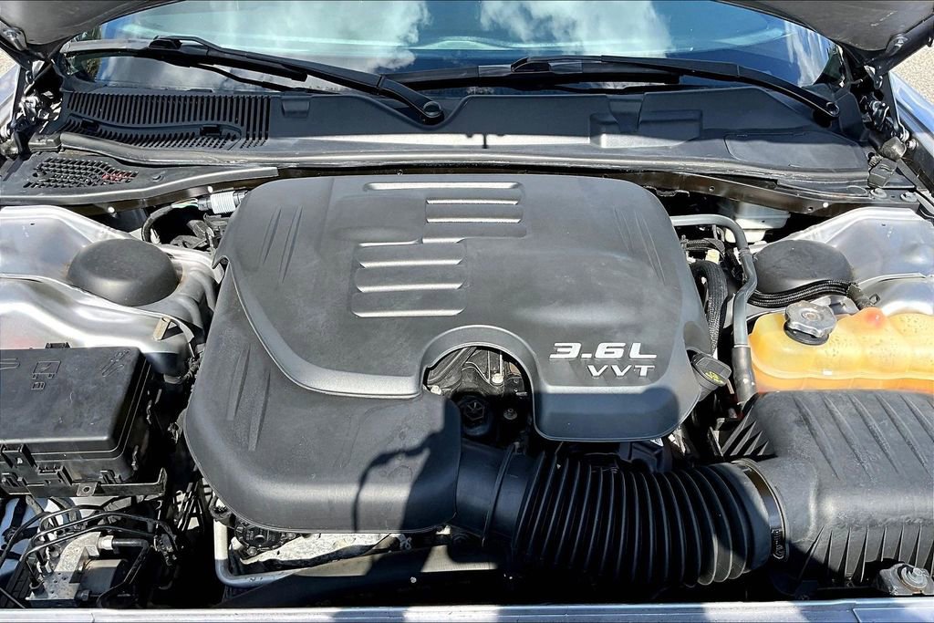 Used 2015 Dodge Challenger SXT Plus RWD image 28