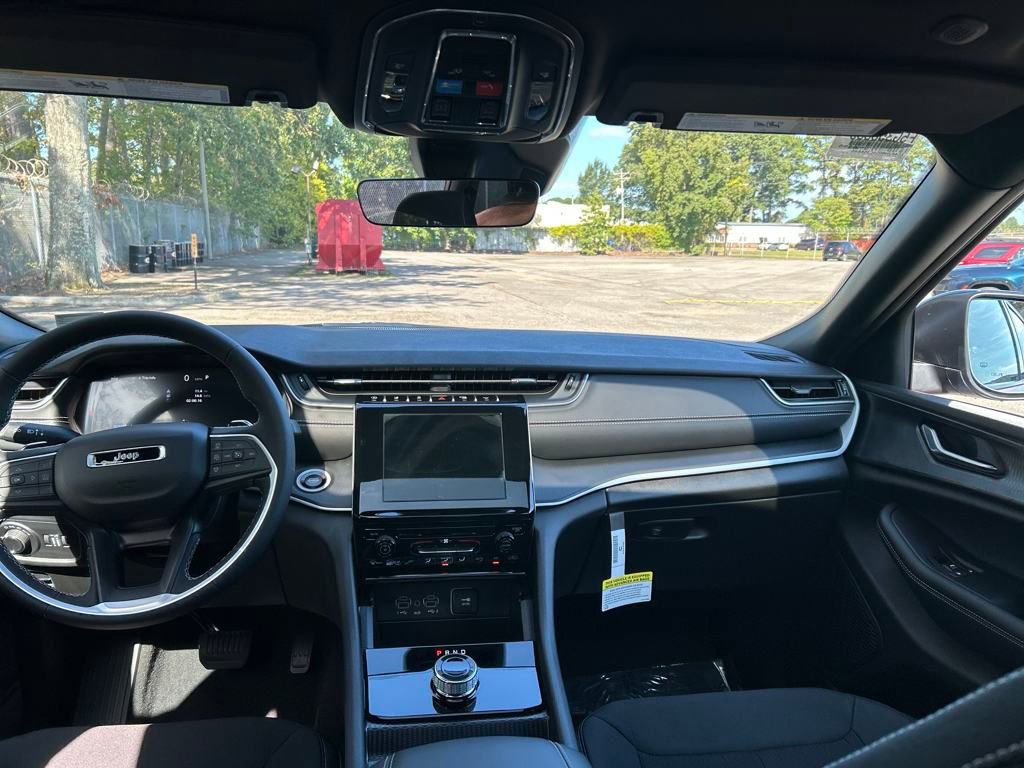 New 2025 Jeep Grand Cherokee Laredo X w/ Trailer Tow Package image 24