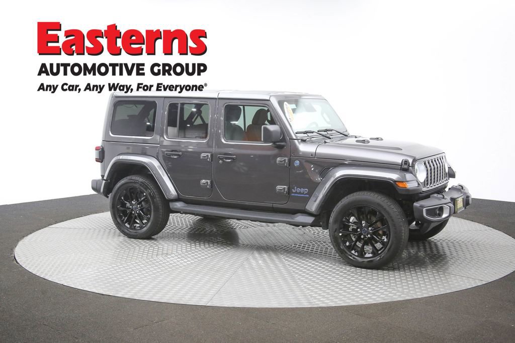 Used 2025 Jeep Wrangler Unlimited Sahara AWD/4WD image 43