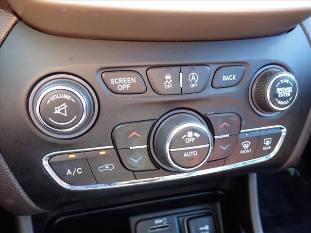 Used 2016 Jeep Cherokee Trailhawk w/ Comfort/Convenience Group AWD/4WD image 23