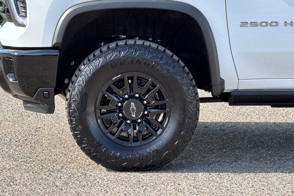 Certified 2025 Chevrolet Silverado 2500 ZR2 w/ Technology Package AWD/4WD image 33