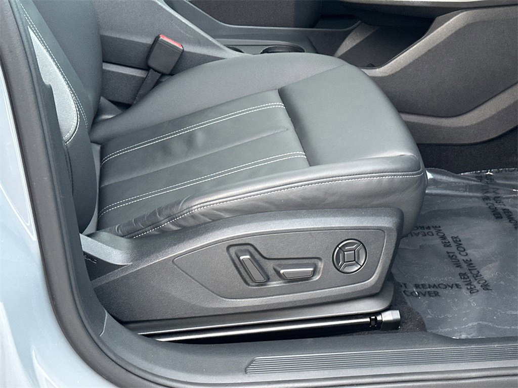 Used 2022 Audi Q4 e-tron Premium Plus w/ Premium Plus image 11