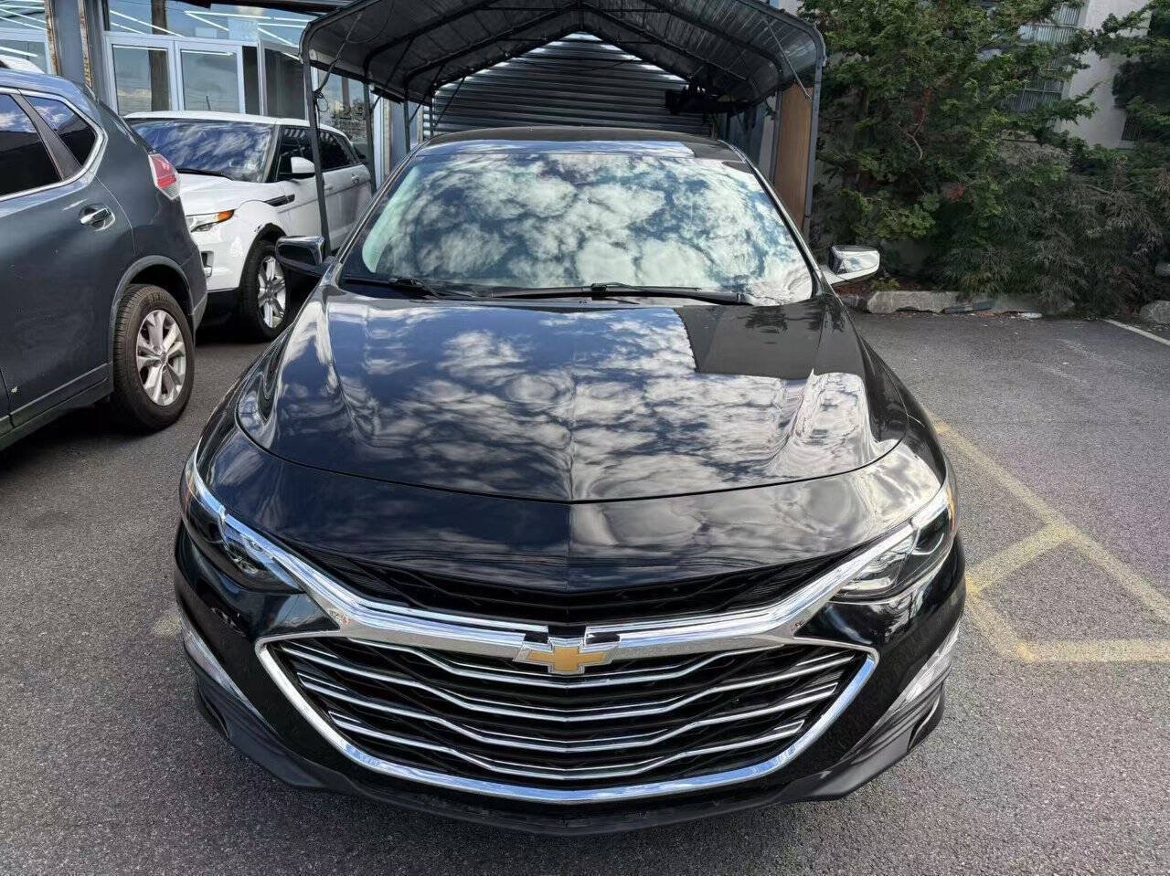 Used 2025 Chevrolet Malibu LT FWD image 2