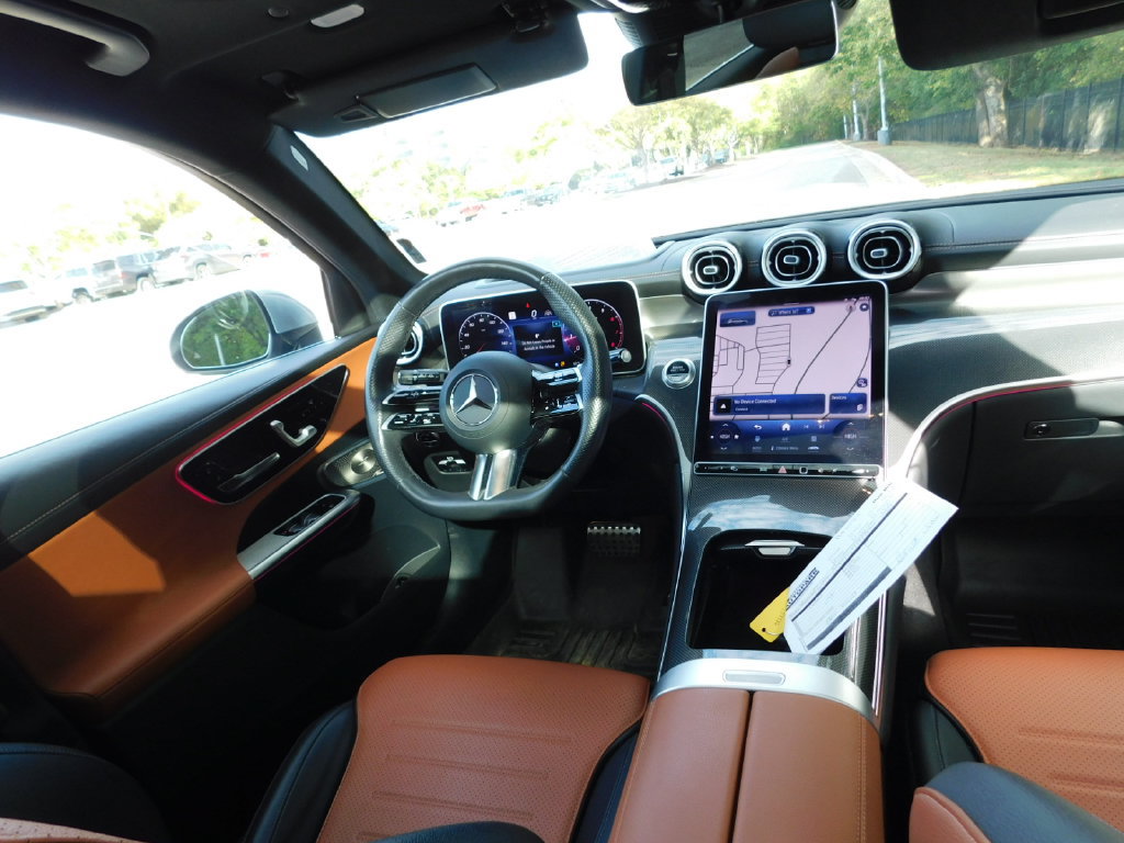 Used 2023 Mercedes-Benz GLC 300 4MATIC image 2