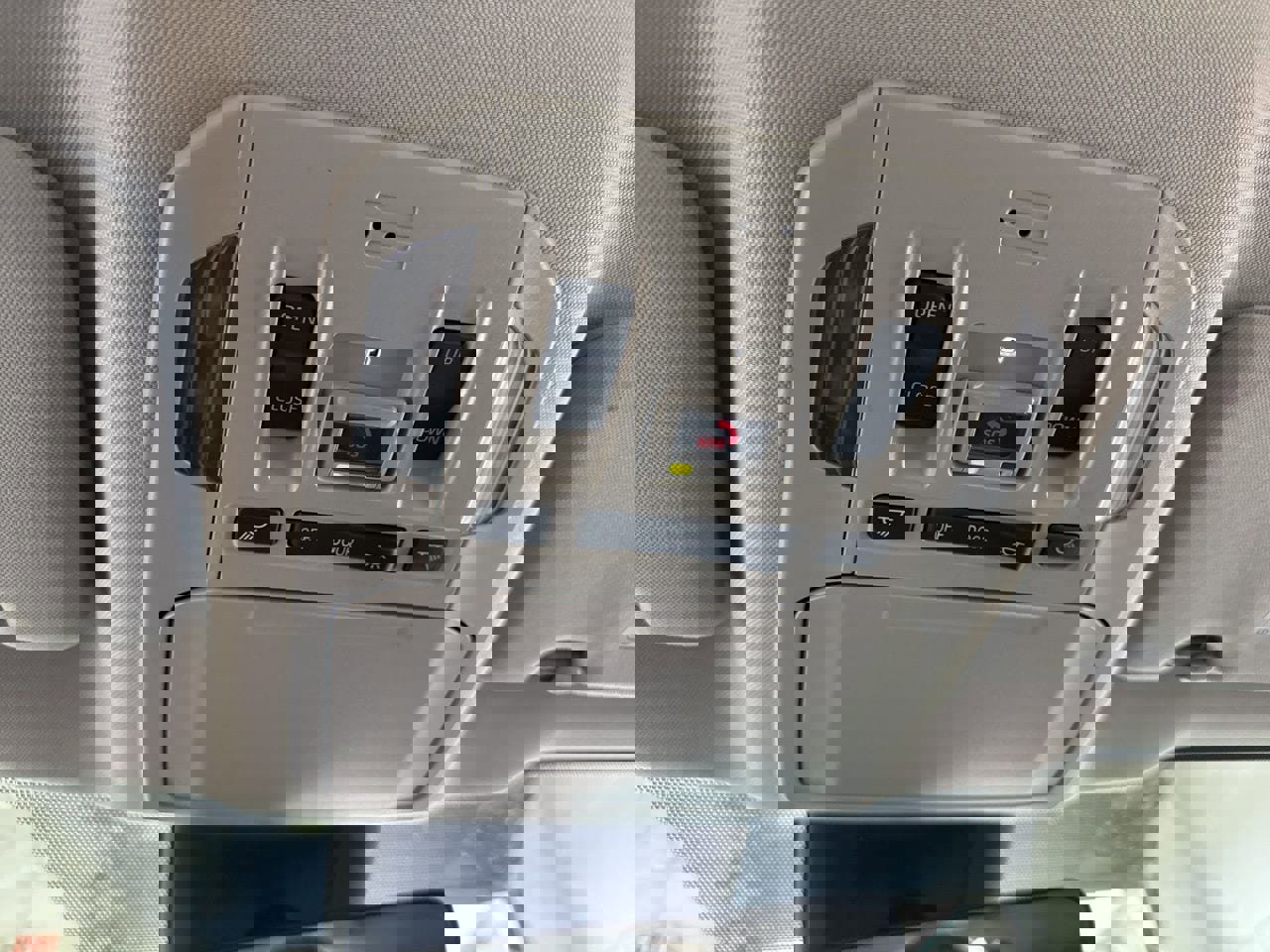 Used 2023 Toyota Highlander XLE image 32