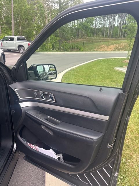 Used 2016 Ford Explorer XLT w/ Equipment Group 202A AWD/4WD image 20