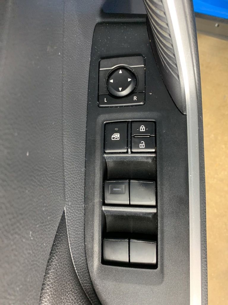 Used 2019 Toyota RAV4 LE w/ Carpet Mat Package AWD/4WD image 17