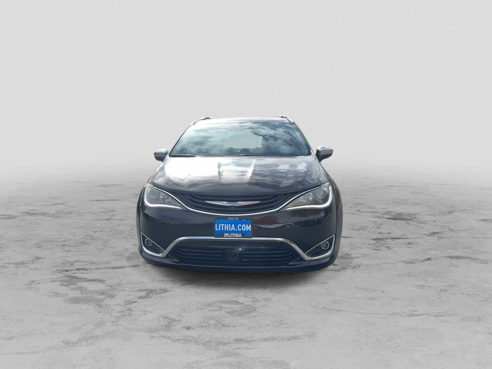 Used 2018 Chrysler Pacifica Limited w/ Advanced Safetytec Group image 3