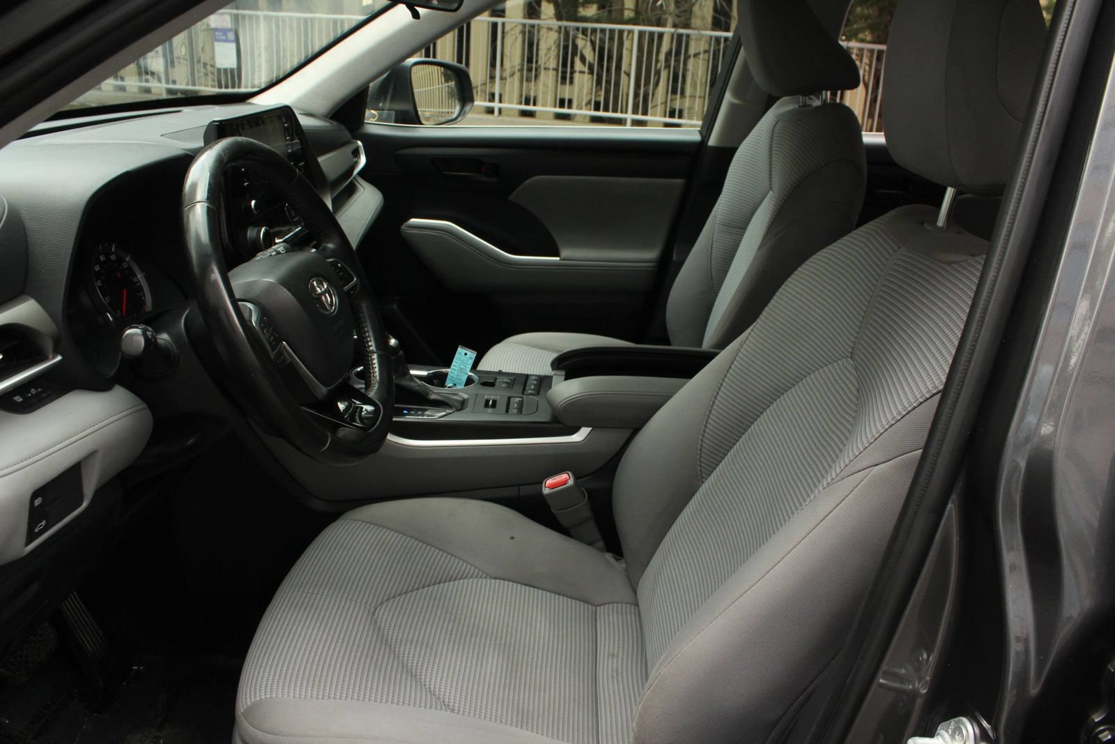 Used 2021 Toyota Highlander LE AWD/4WD image 15