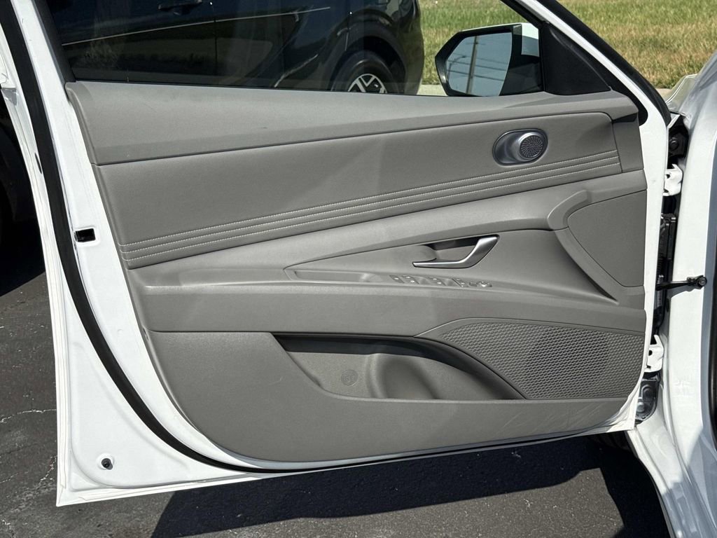 Used 2024 Hyundai Elantra SEL w/ Convenience Package image 19