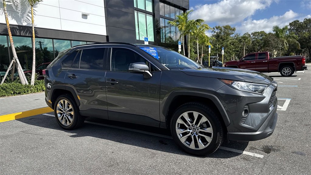 Used 2021 Toyota RAV4 XLE Premium image 7