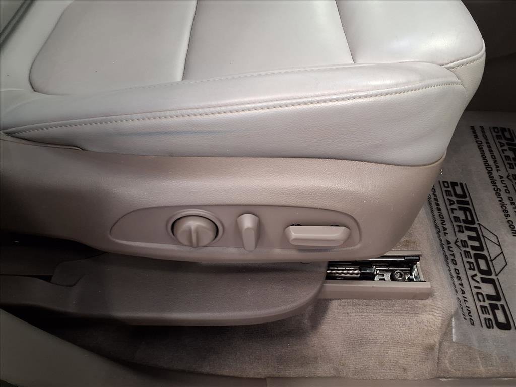 Used 2021 Chevrolet Traverse LT w/ LT Premium Package image 11