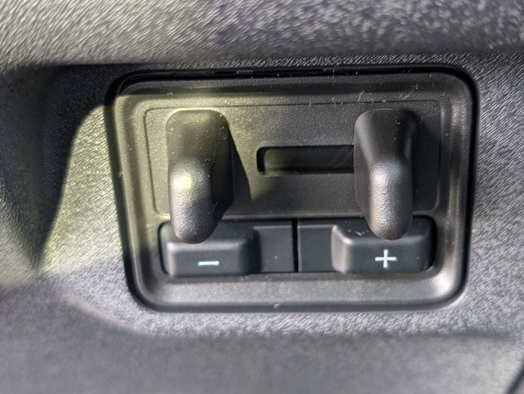 New 2025 Ford Expedition Active image 38