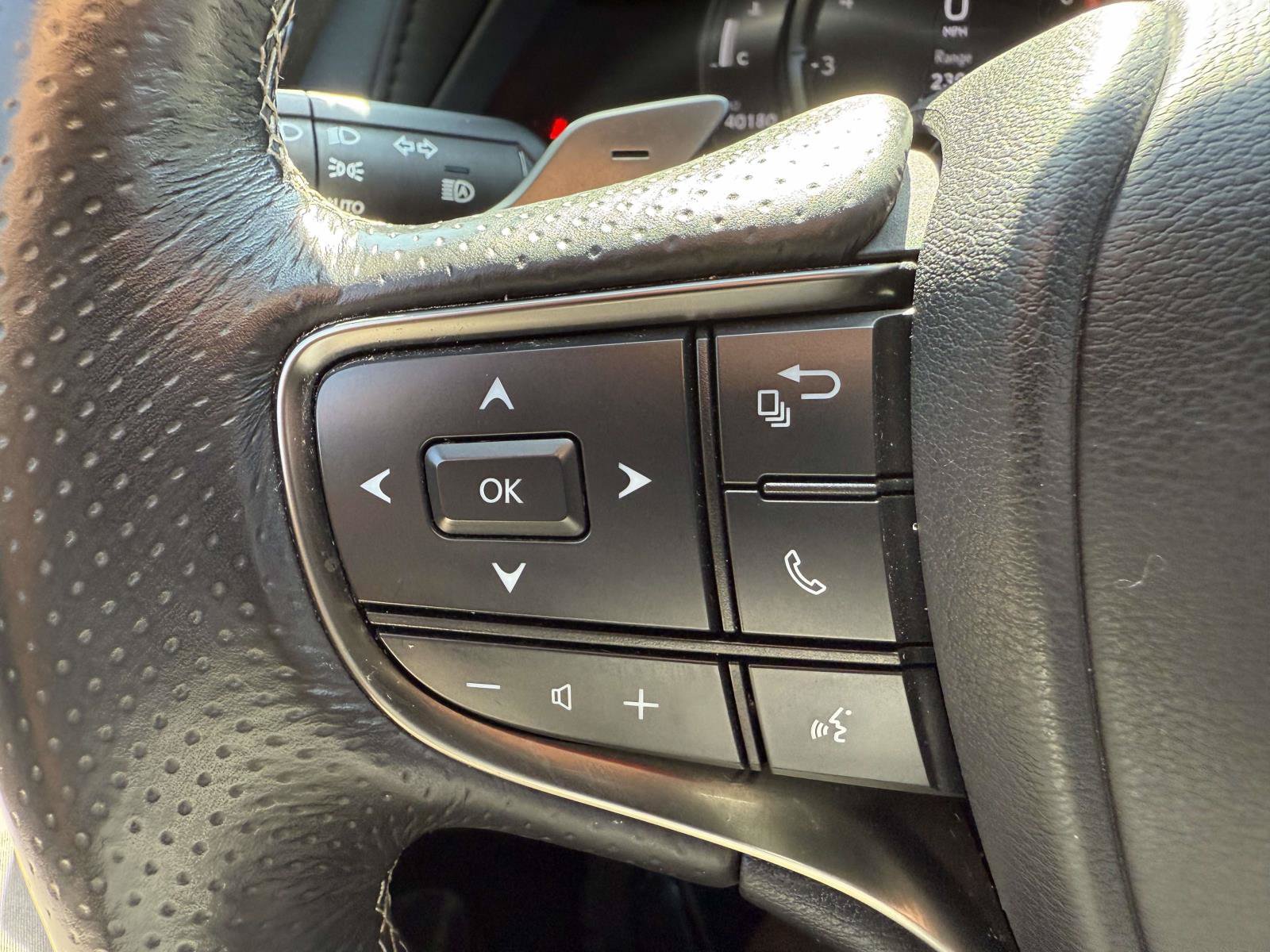 Used 2022 Lexus LS 500 F Sport w/ Accessory Package (Z1) AWD/4WD image 21