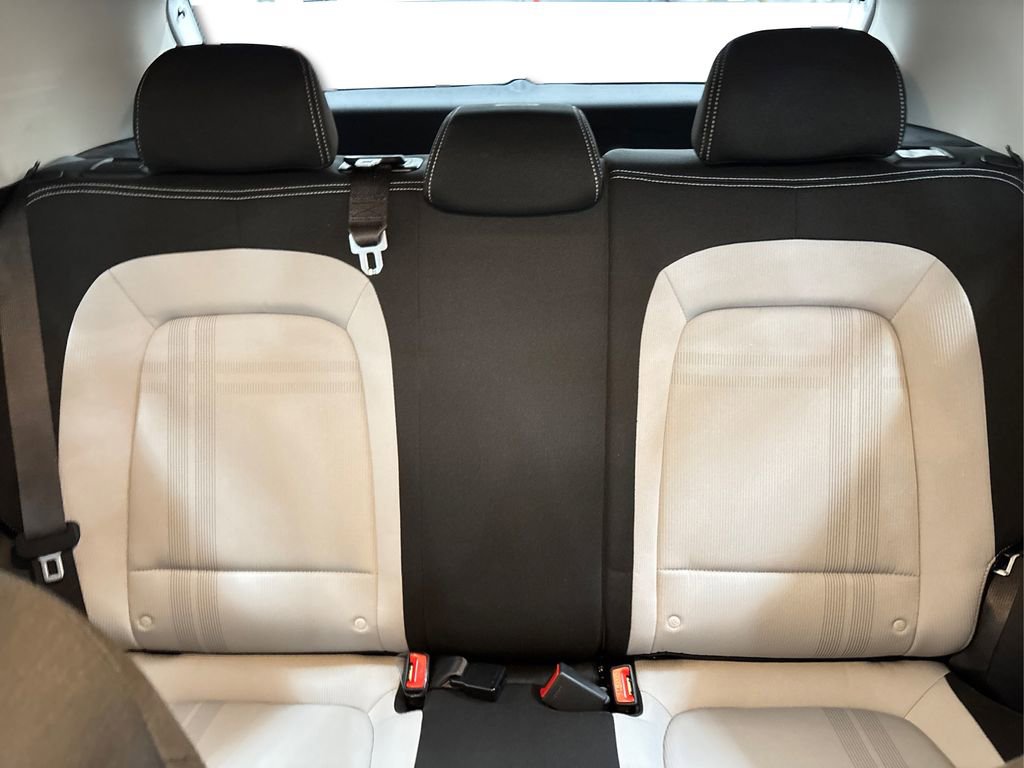 Certified 2025 Hyundai Venue SEL image 17