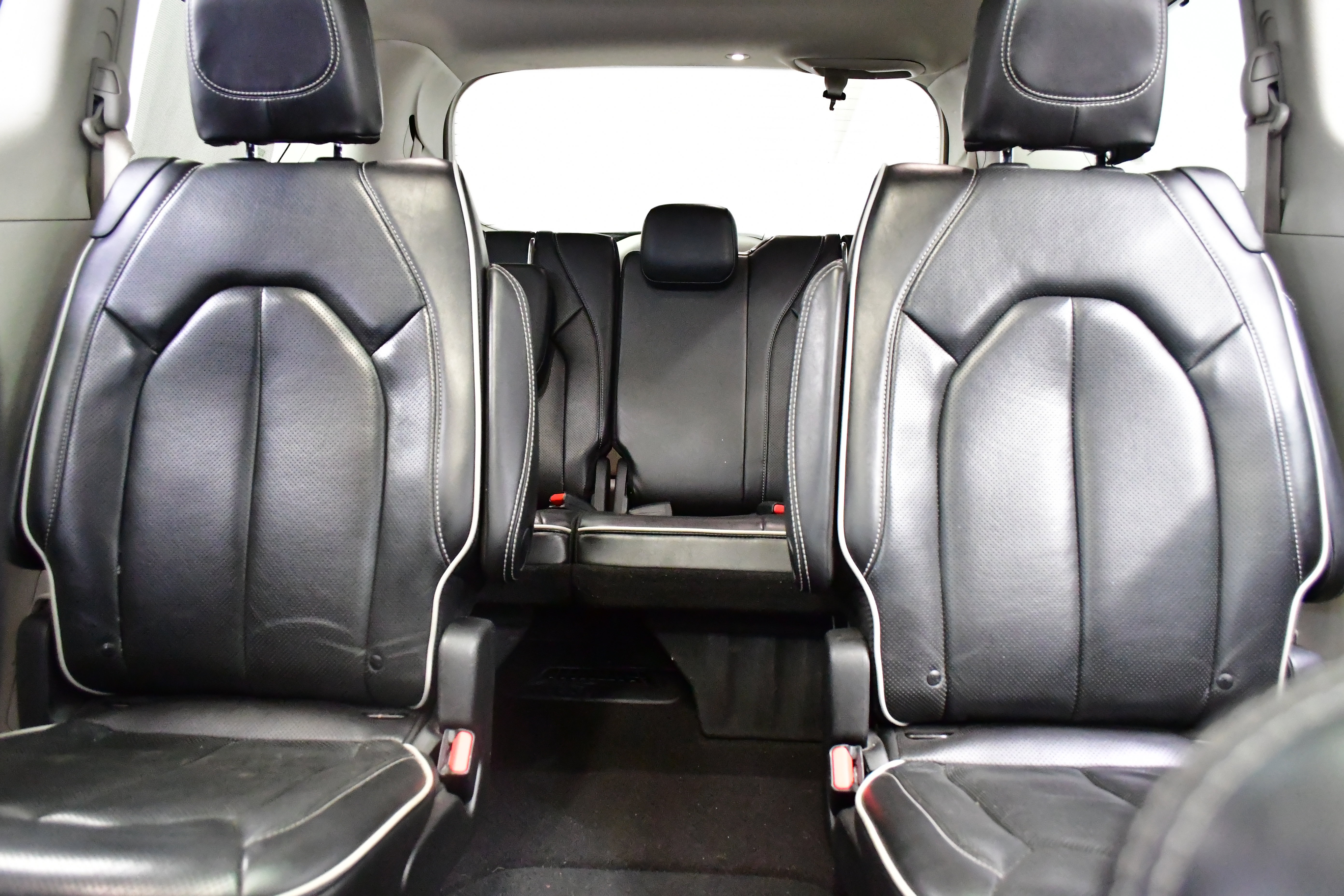 Used 2023 Chrysler Pacifica Limited FWD image 14