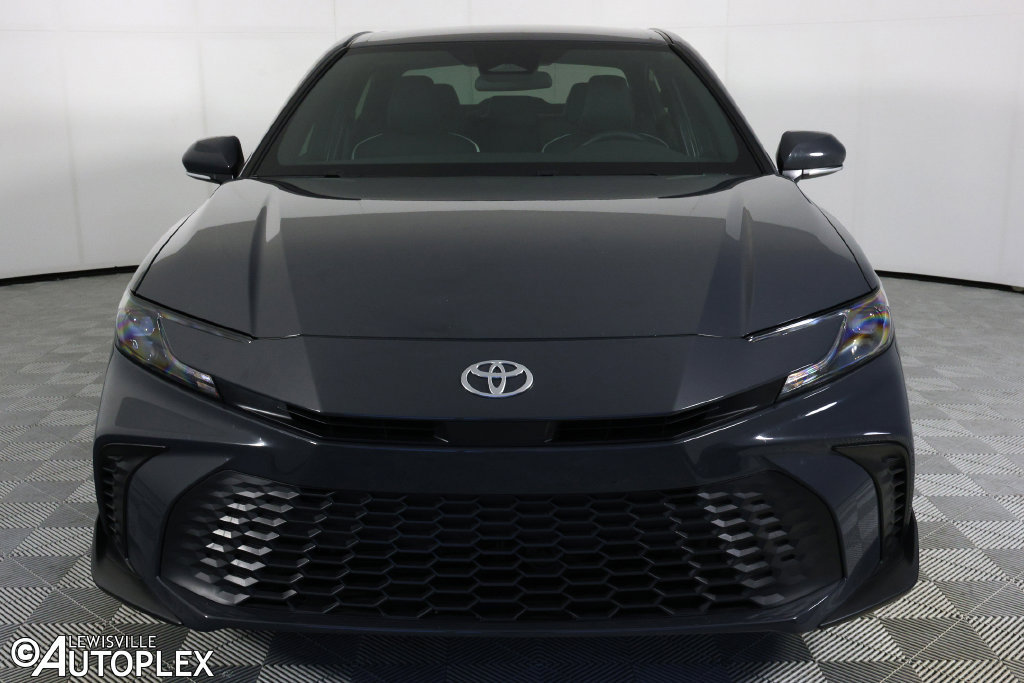 Used 2025 Toyota Camry SE FWD image 2