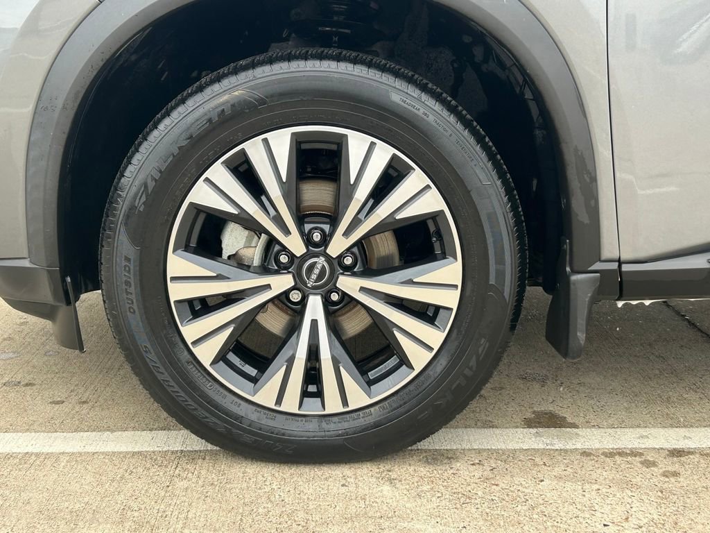 Used 2023 Nissan Rogue SV image 10