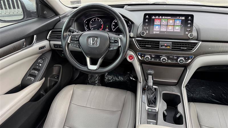 Used 2018 Honda Accord Touring image 18
