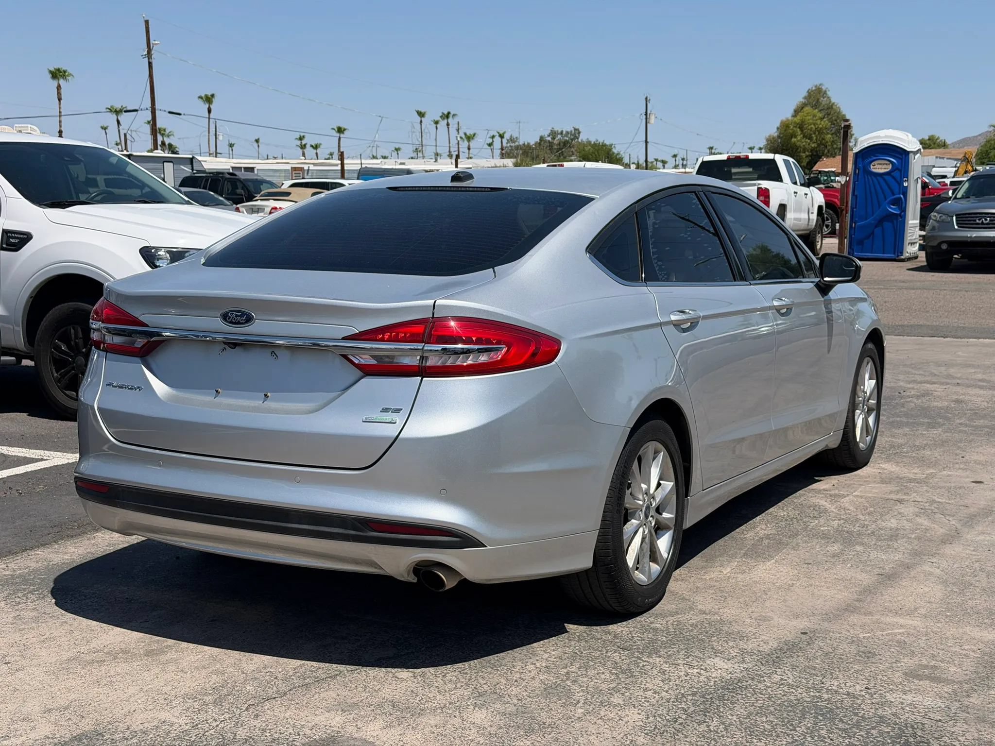Used 2017 Ford Fusion SE FWD image 9