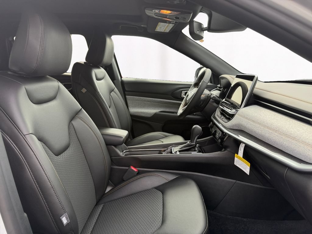 New 2026 Jeep Compass Latitude AWD/4WD image 15
