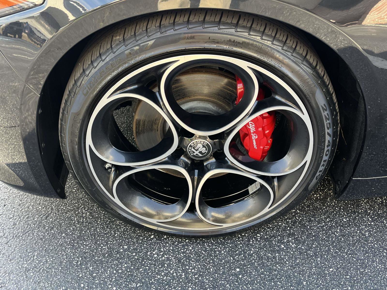 Used 2024 Alfa Romeo Giulia Veloce image 9