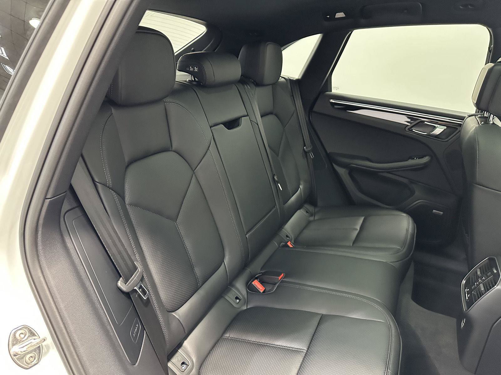 New 2026 Porsche Macan AWD/4WD image 41