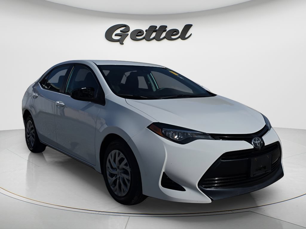 Used 2018 Toyota Corolla LE FWD image 3