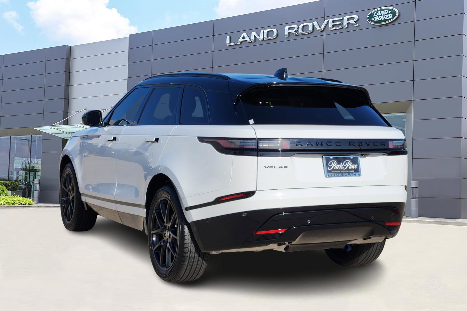 New 2026 Land Rover Range Rover Velar Dynamic SE image 4
