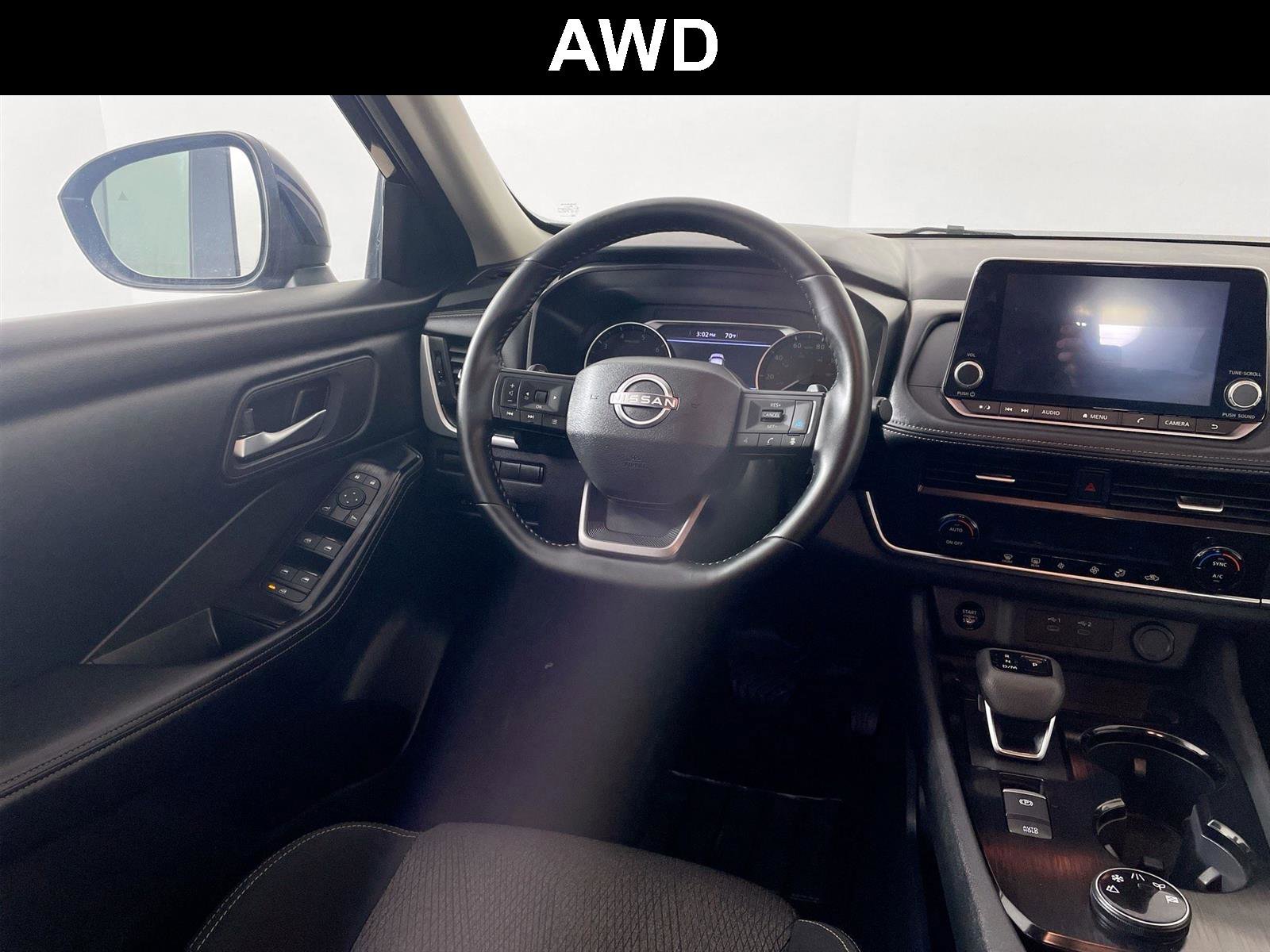 Used 2025 Nissan Rogue SV AWD/4WD image 2