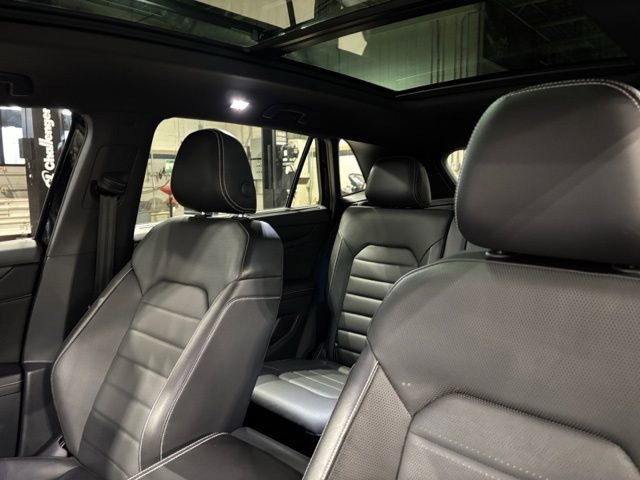 Used 2024 Volkswagen Atlas Cross Sport SEL R-Line image 21