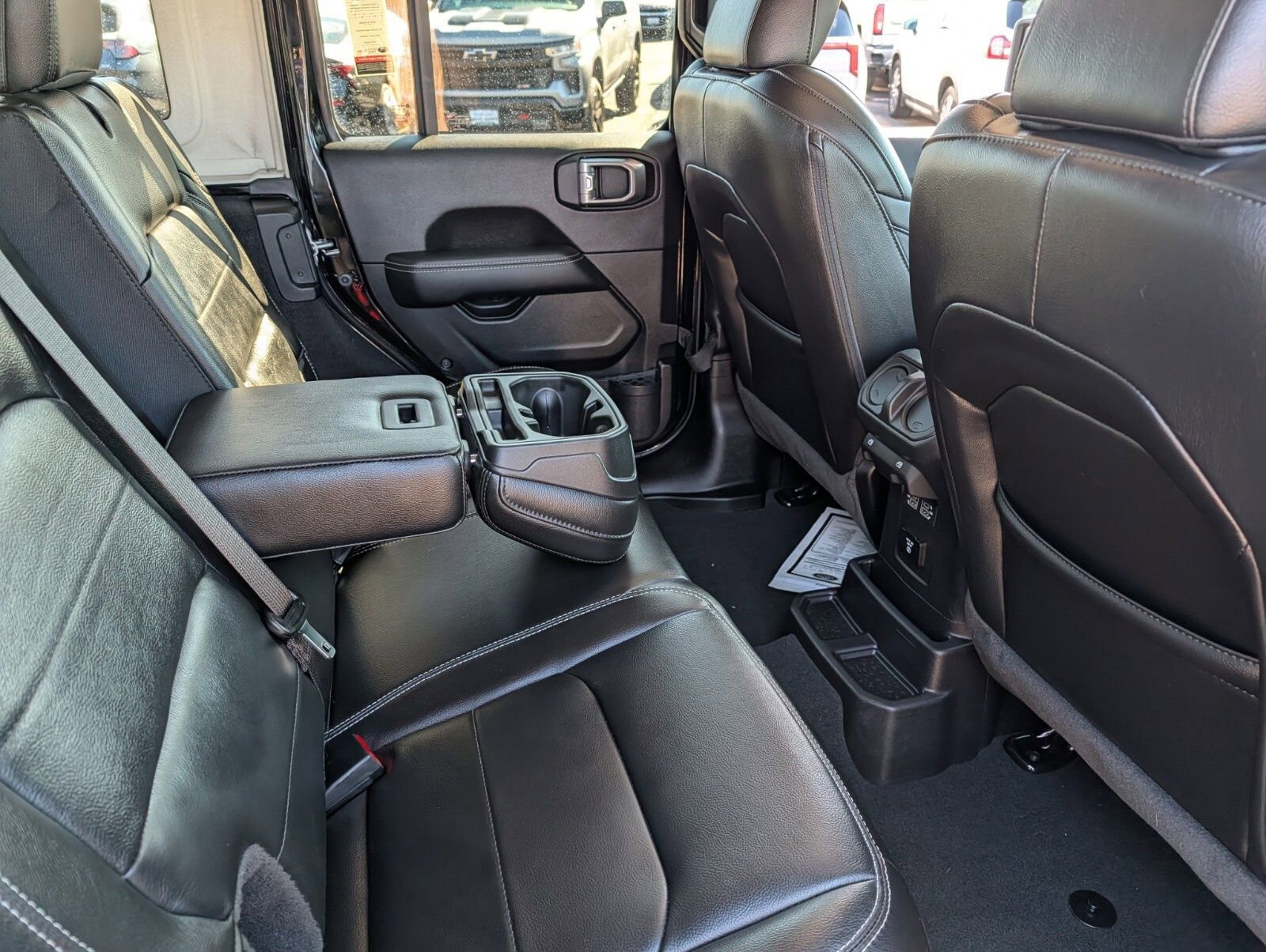 Used 2022 Jeep Wrangler Unlimited Sahara w/ LED Lighting Group image 27