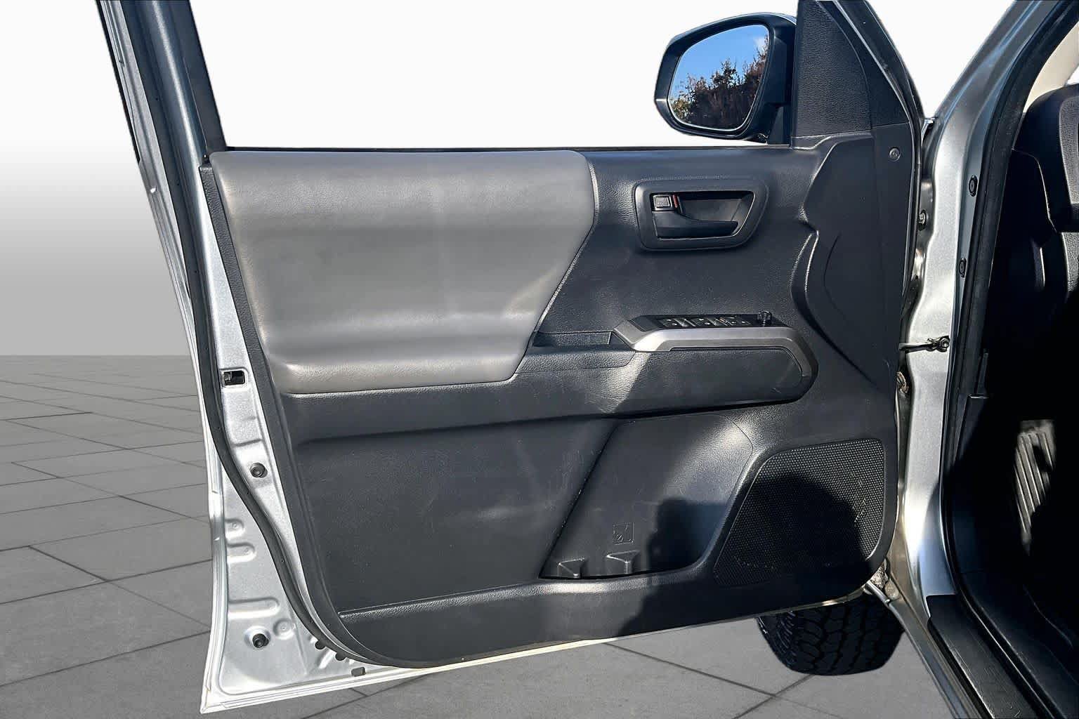 Used 2022 Toyota Tacoma SR5 w/ Technology Package AWD/4WD image 21