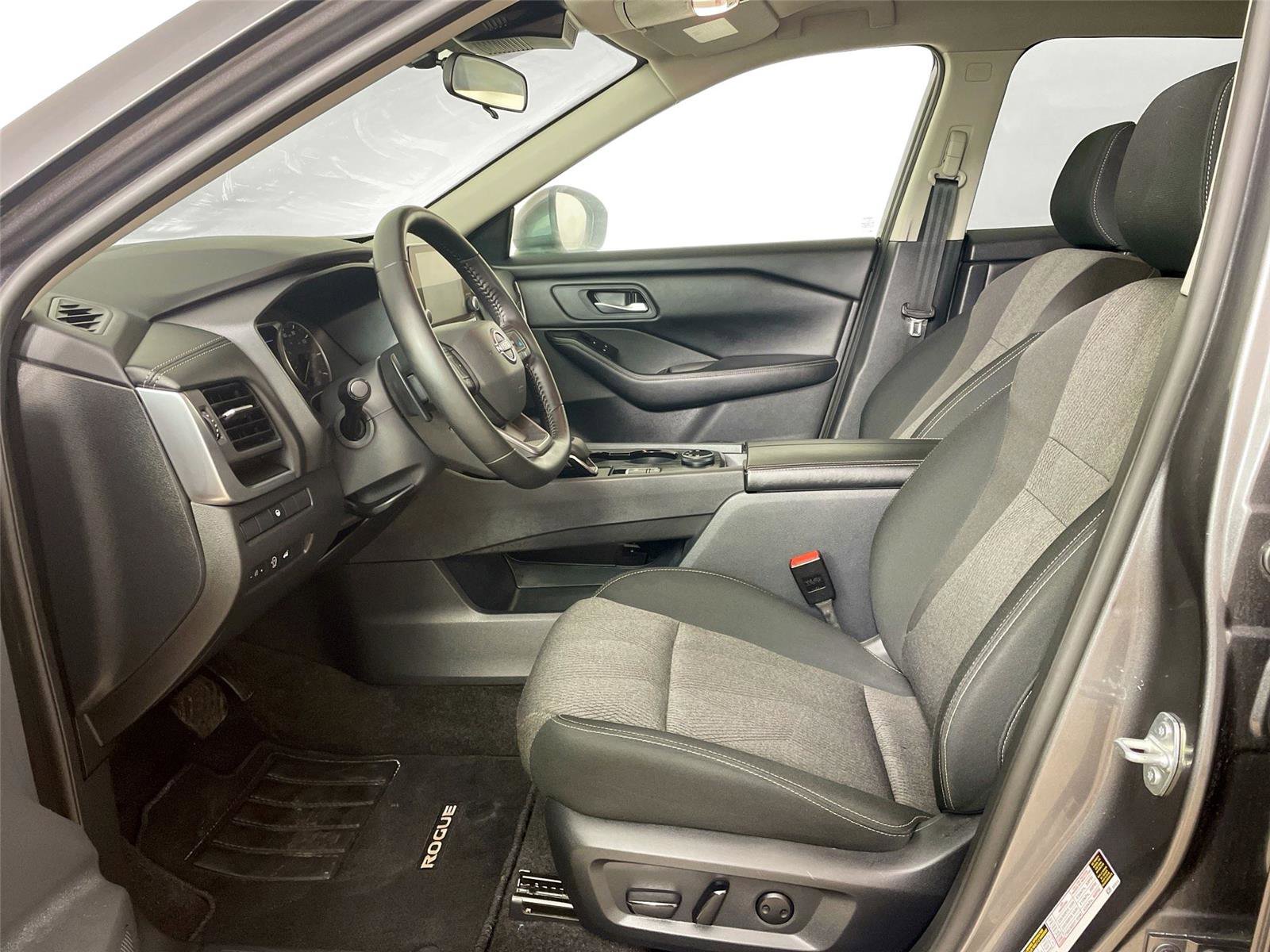 Used 2025 Nissan Rogue SV AWD/4WD image 5