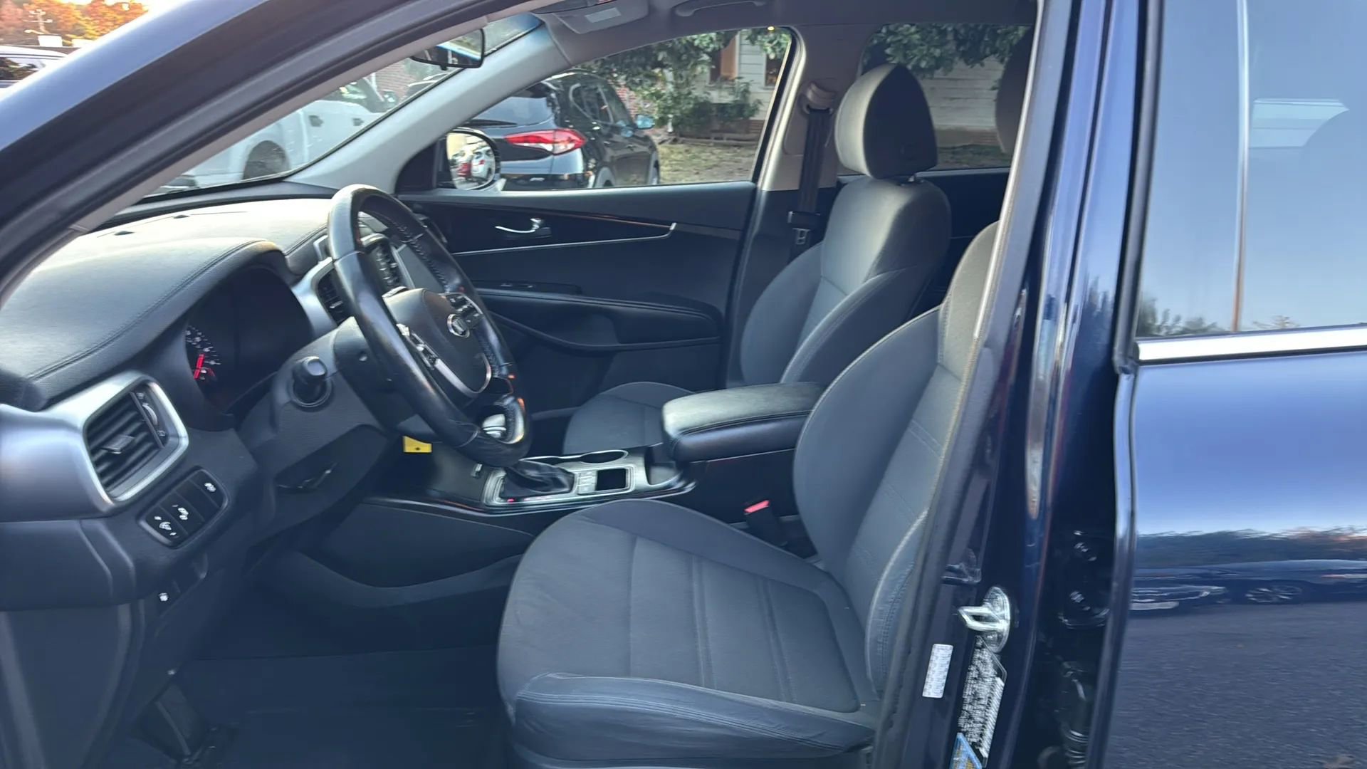 Used 2020 Kia Sorento LX w/ LX I4 Convenience Package image 10