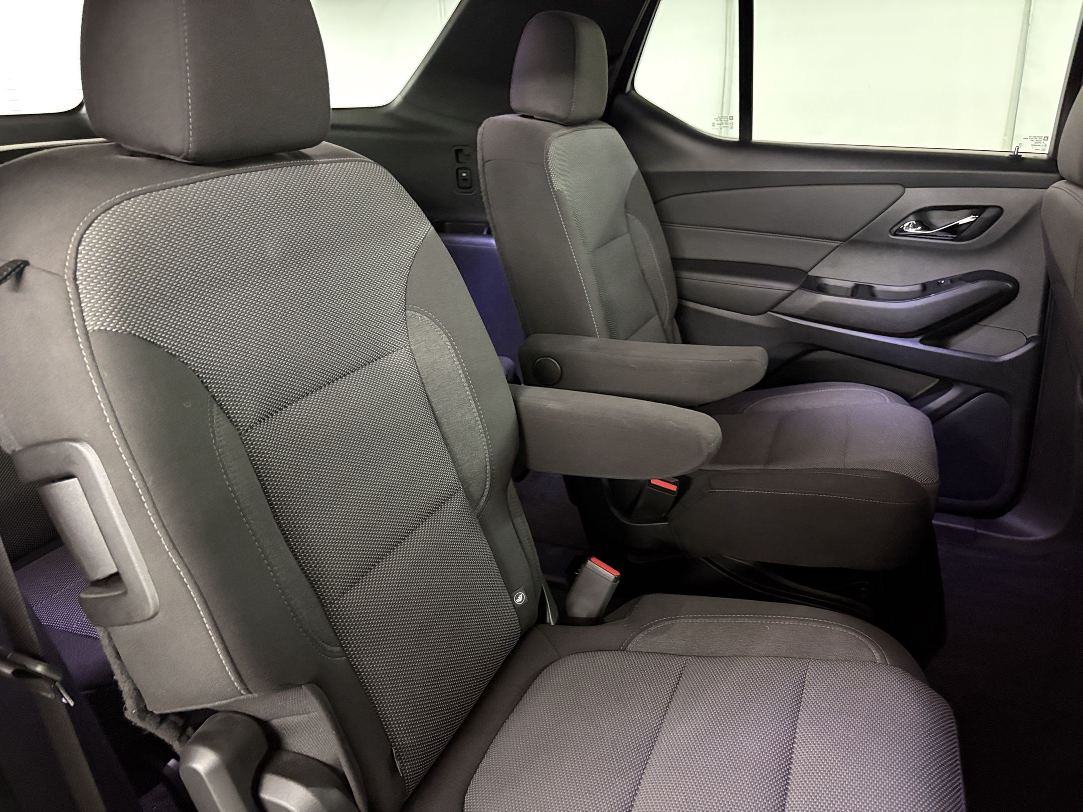 Used 2023 Chevrolet Traverse LT w/ LPO, Cargo Package FWD image 31