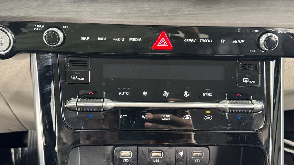 Used 2024 Kia Carnival EX FWD image 28