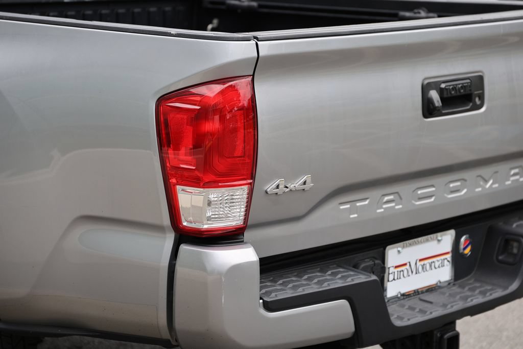Used 2017 Toyota Tacoma 4x4 Double Cab image 7