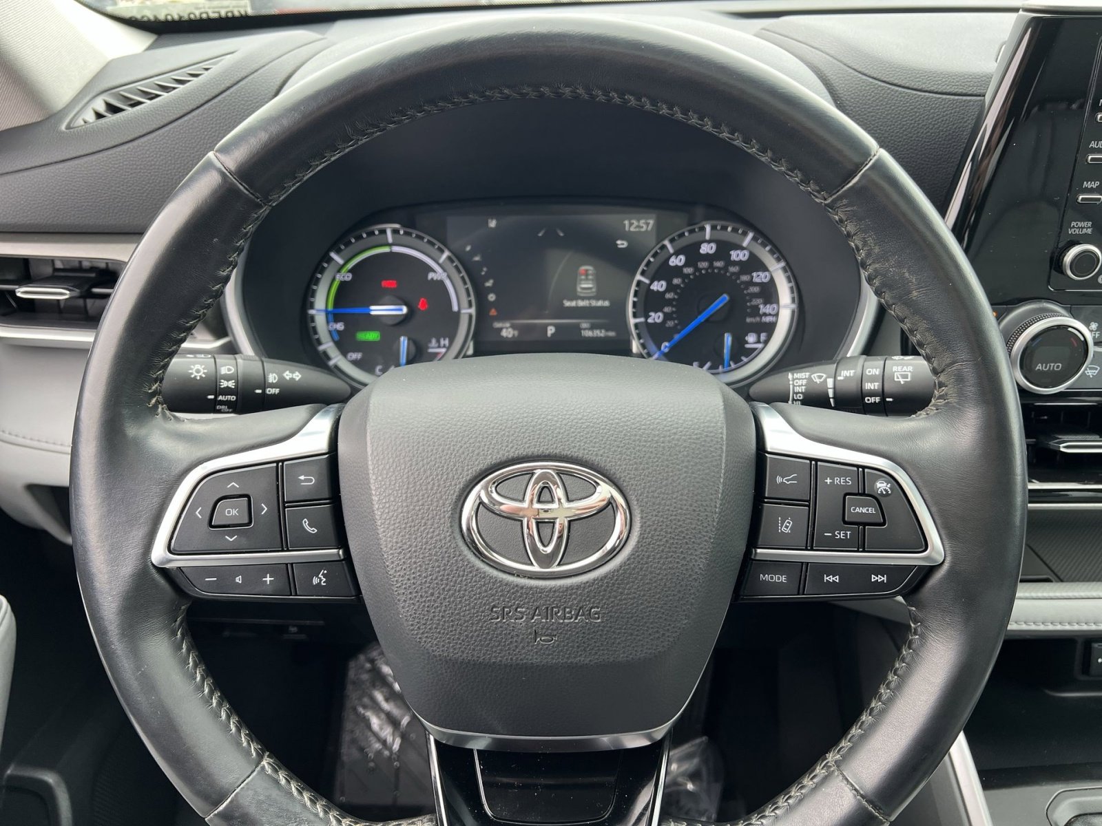 Used 2021 Toyota Highlander XLE image 16