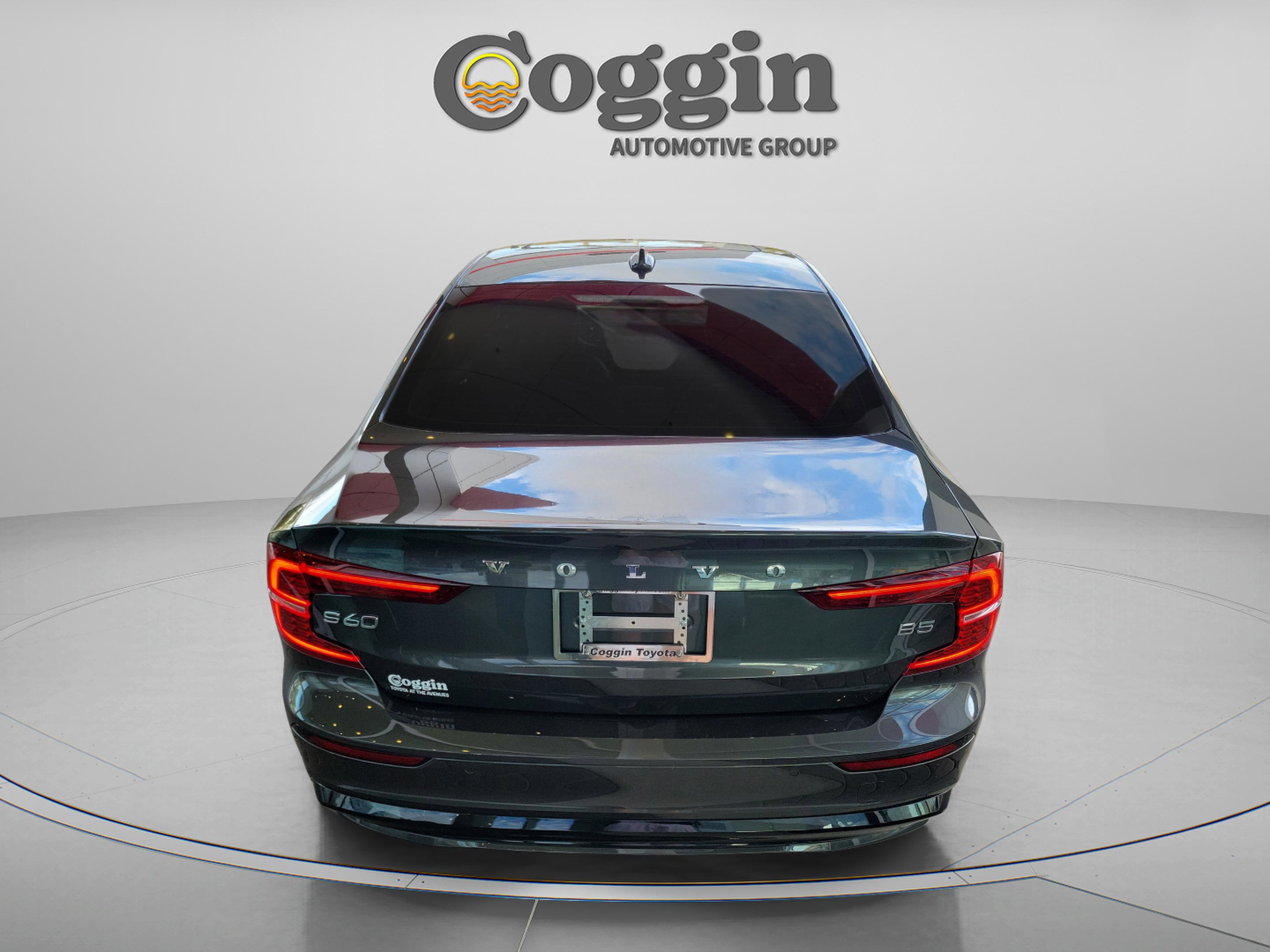 Used 2024 Volvo S60 B5 Core image 4