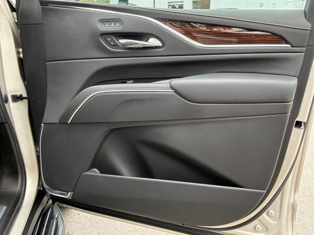 Used 2021 Cadillac Escalade ESV Premium Luxury AWD/4WD image 35