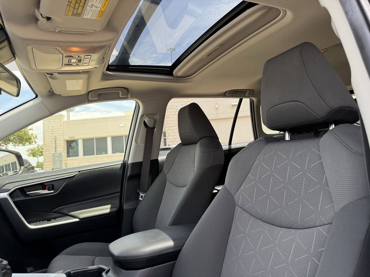 Used 2019 Toyota RAV4 XLE w/ Convenience Package FWD image 25
