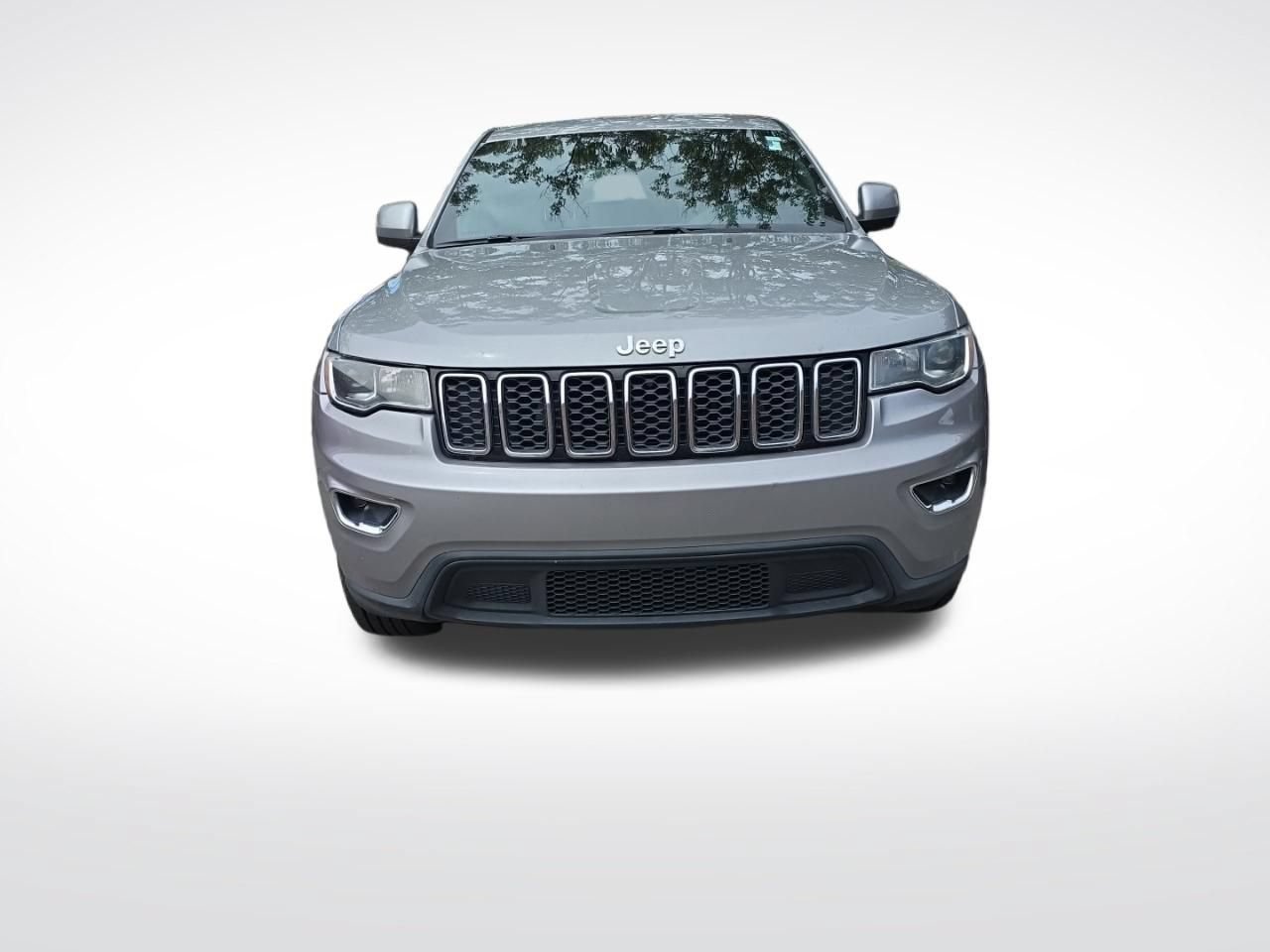Used 2017 Jeep Grand Cherokee Laredo AWD/4WD image 3