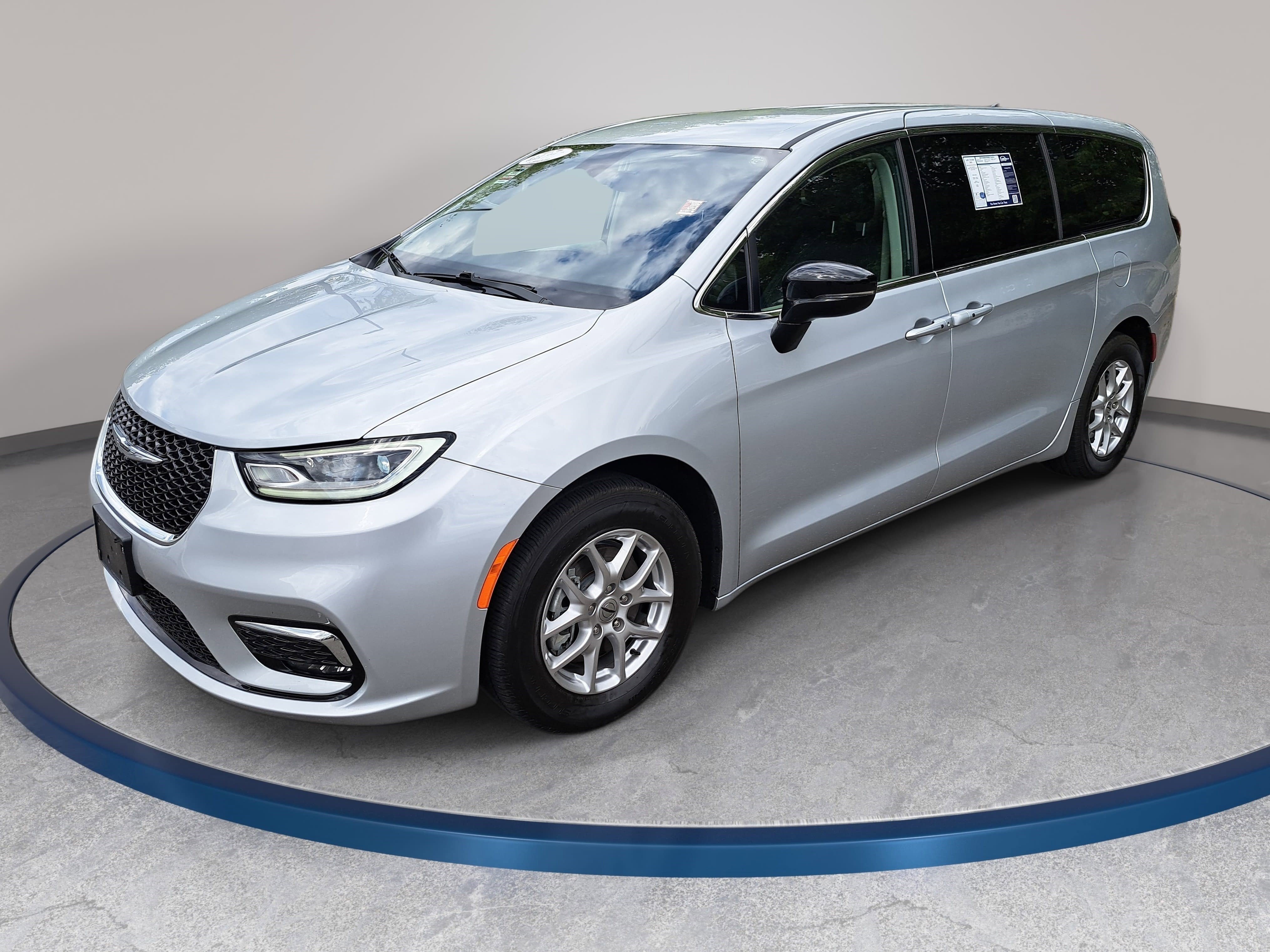 Used 2024 Chrysler Pacifica Touring-L FWD image 1