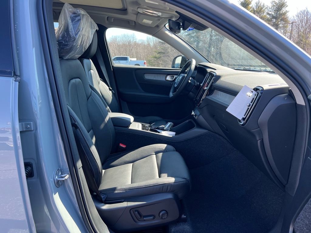New 2026 Volvo XC40 B5 Plus w/ Climate Package AWD/4WD image 27