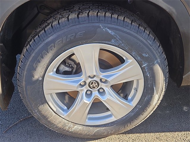 Used 2023 Toyota Highlander LE image 9